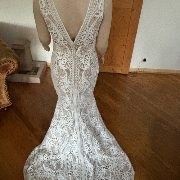 VALENTINI SPOSE
V1116 street size 8 New with detachable train. - Picture 10 of 16